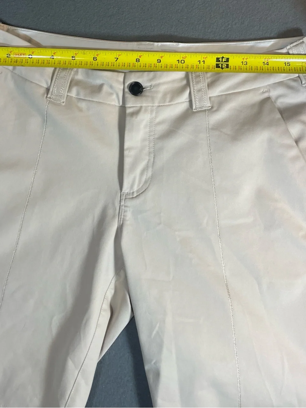 Lululemon Womens Club Golf Shorts Stone Tan Flat Front Tailored Seams Bermuda